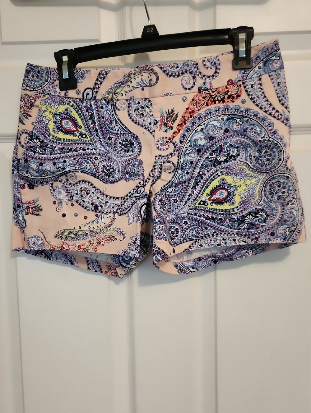 Express Printed Paisley Women’s Shorts - Pink